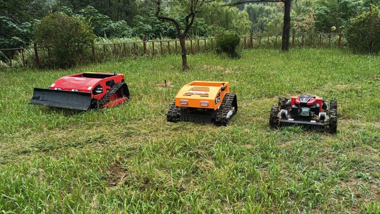 China nggawe mesin pemotong rumput sing dilacak kanggo didol, mesin pemotong rumput robot paling apik ing China kanthi remot kontrol