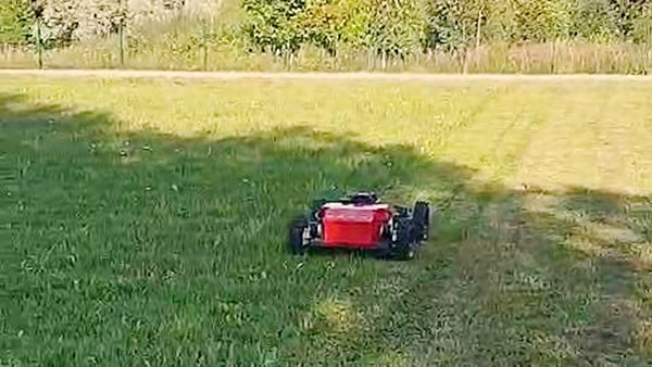 Lawn mowing feedback video from Estonian customer