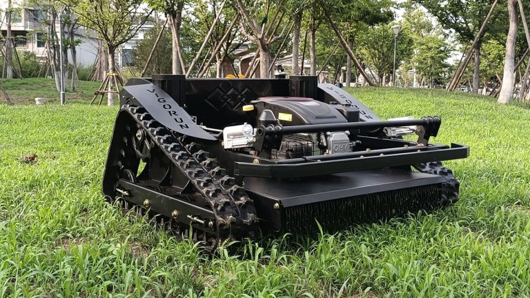 工場直販低卸価格中国家庭用RC草刈りロボット