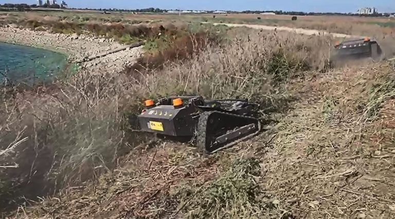 VTLM800 Brush Cutters Excel in Middle Eastern Landscape Maintenance