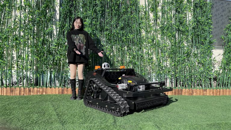 wireless radio control tracked weeding machine made by Vigorun Tech, Vigorun radio controlled caterpillar weed cutter for sale