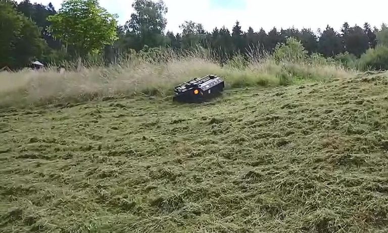 German Customer Receives VTLM800 remote slope mower and Shares Positive Feedback