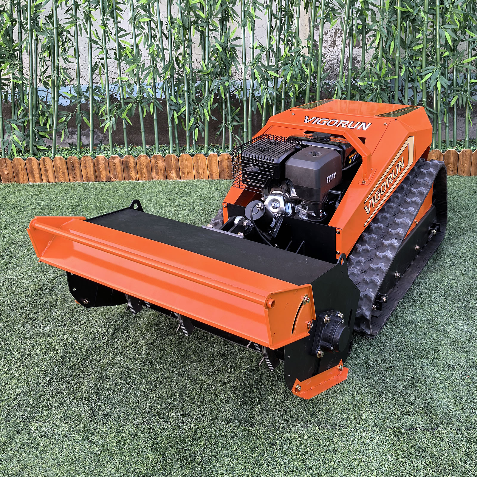 Remote flail mower (MTSK800 with flail mower)
